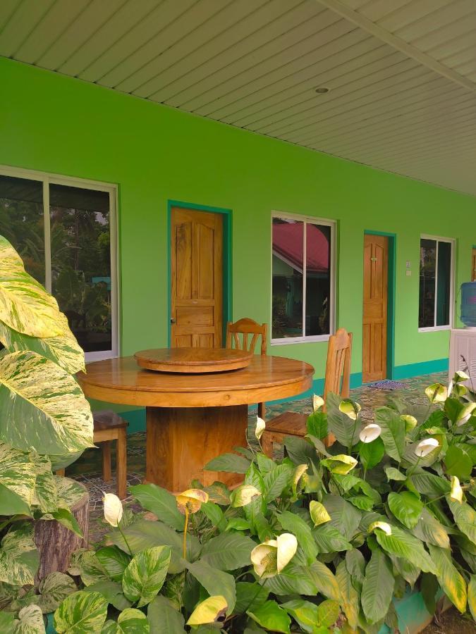 Barril Green Homestay Batuan Exterior foto